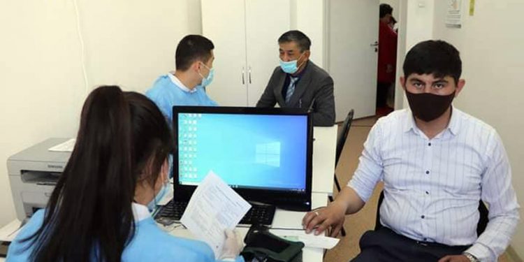 Басшылар екпе салдыруды бастады