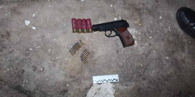 Кентау қаласының тұрғынынан марихуана мен металл кастетті тәркіленді