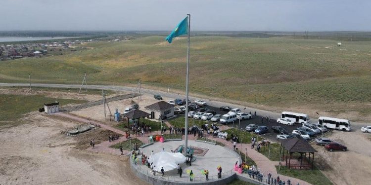 Кентауда 25 метр биіктікке Мемлекеттік Ту орнатылды