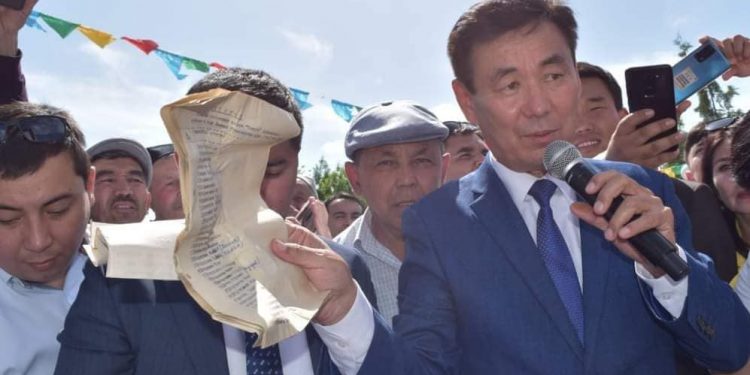 Сауранда 50 жыл бұрын жерге көмілген  хат табылды