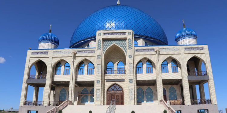 Қарнақ ауылының халқы асарлатып 3000 орындық мешіт салды