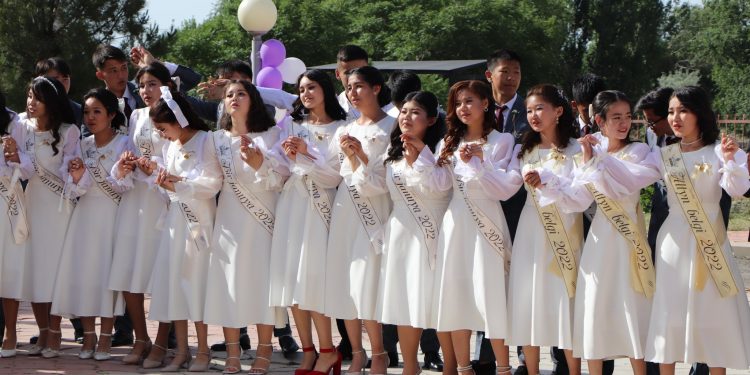 Кентауда 846 оқушы мектеп бітірді