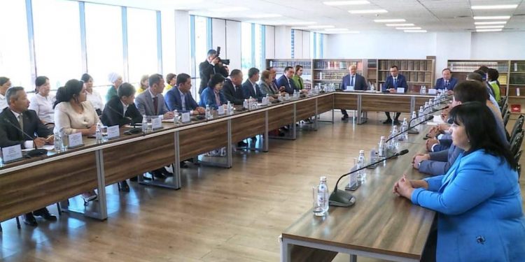 Мәулен Әшімбаев Түркістанда зиялы қауыммен кездесу өткізді