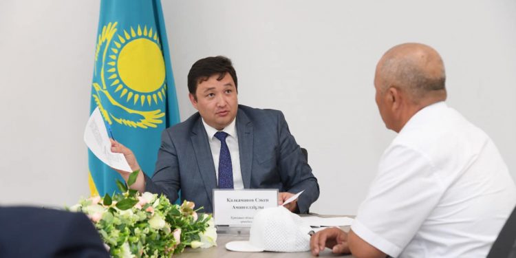 Түркістан облысы әкімінің орынбасары тұрғындарды қабылдады