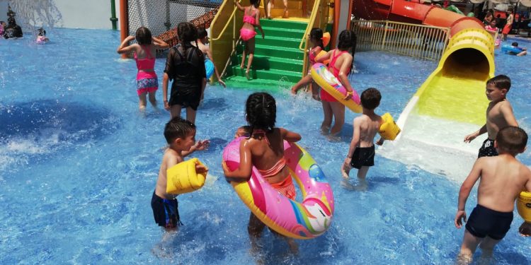 Балаларға мерекелік көңіл-күй сыйлады