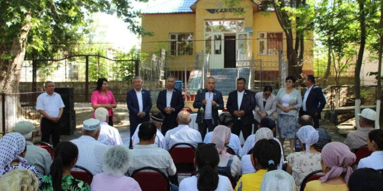 Сарыағаштық ұстаздар мен дәрігерлер референдумда таңдау жасауға дайын