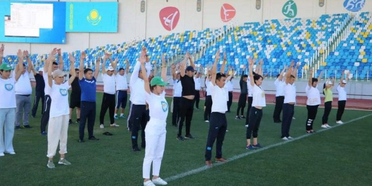 Мемлекеттік қызметкерлер таңғы жаттығуға шықты