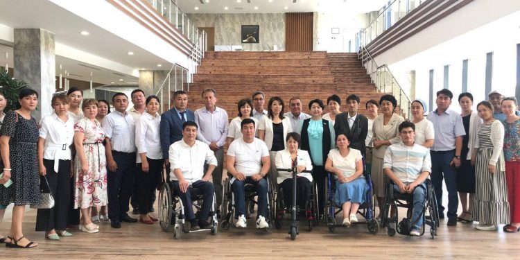 Сенатор түркістандықтармен кездесті