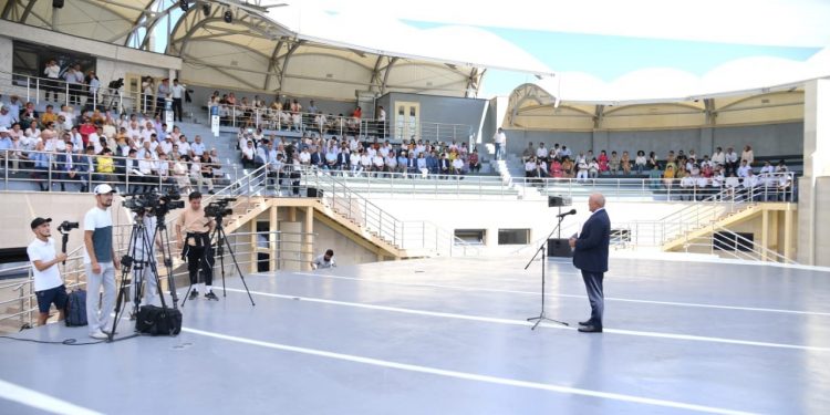 Өмірзақ Шөкеевпен кездесуге 500-ден астам адам келді