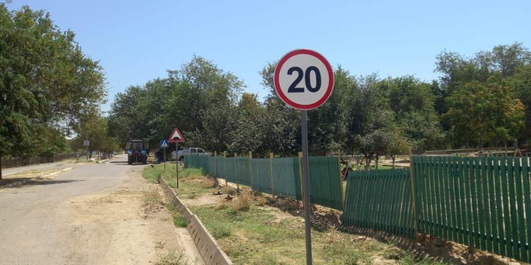 Келес ауданында жол белгілері қойылуда