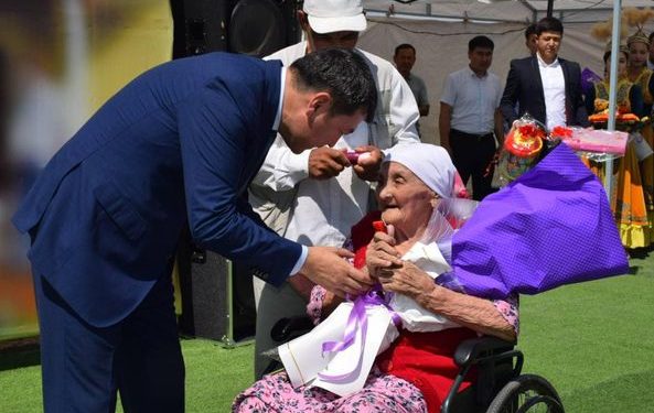 Түркістандық құрылысшылар 4 отбасына баспана сыйлады