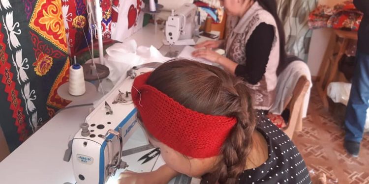 Тігін тігіп, табыс табуда