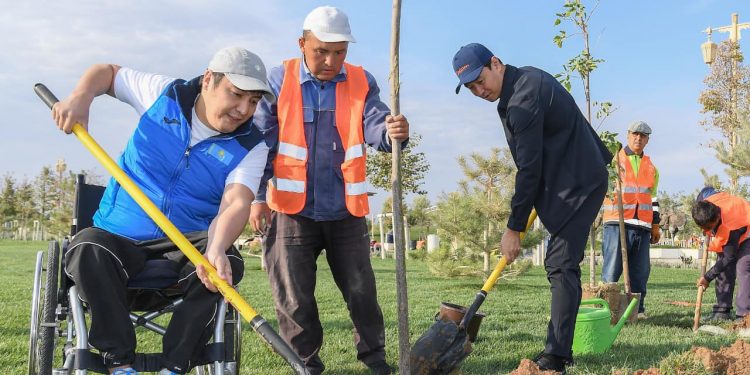 Түркістанда облыс әкімінің қатысуымен тазалық акциясы өтті