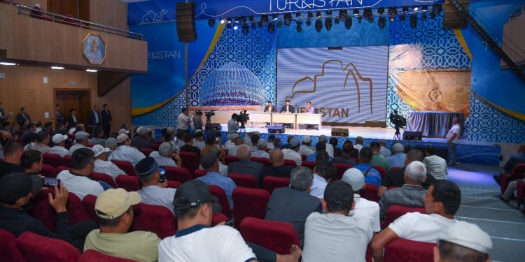 Дархан Сатыбалды диқандармен кездесті