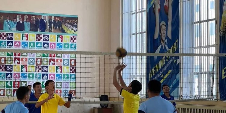 Республика күніне орай облыс жастары волейболдан бақ сынады