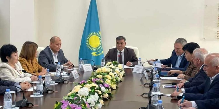 Ассамблея мүшелерінің қатысуымен Республика күніне орай дөңгелек үстел өтті