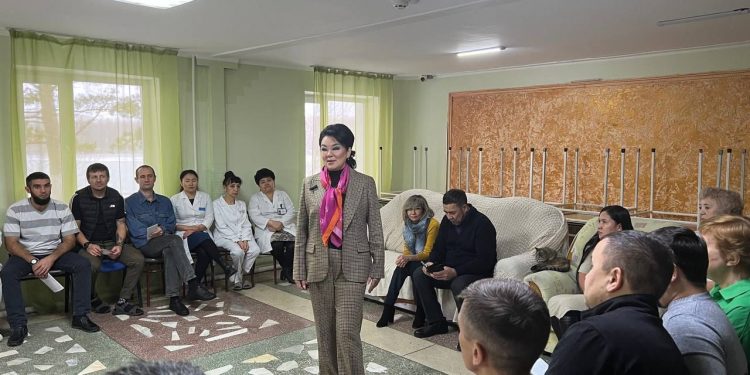 Салтанат Тұрсынбекова Павлодарда оңалту орталығына барды