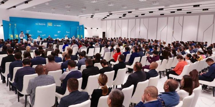 Республикалық қоғамдық штаб мүшелері Түркістанда