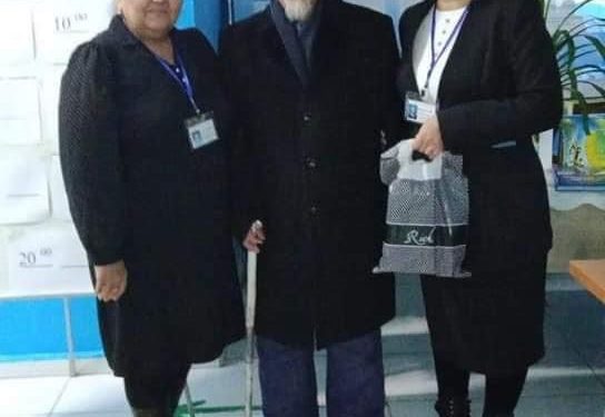 100 жастағы ақсақал алғашқылардың бірі болып өз таңдауын жасады