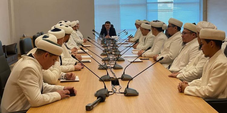 Президенттің кеңесшісі түркістандық дін өкілдерімен кездесті