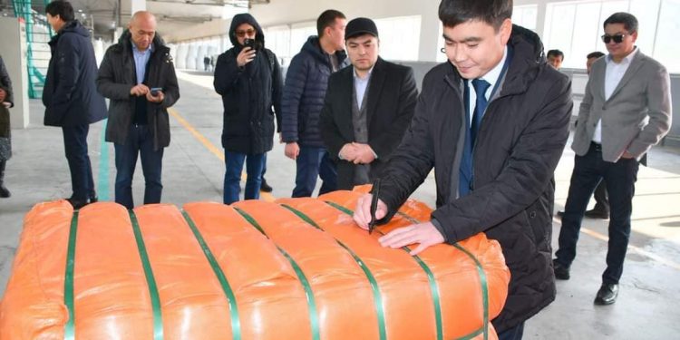 Ордабасыда зауыттың синтепон талшығын өндіретін желісі іске қосылды