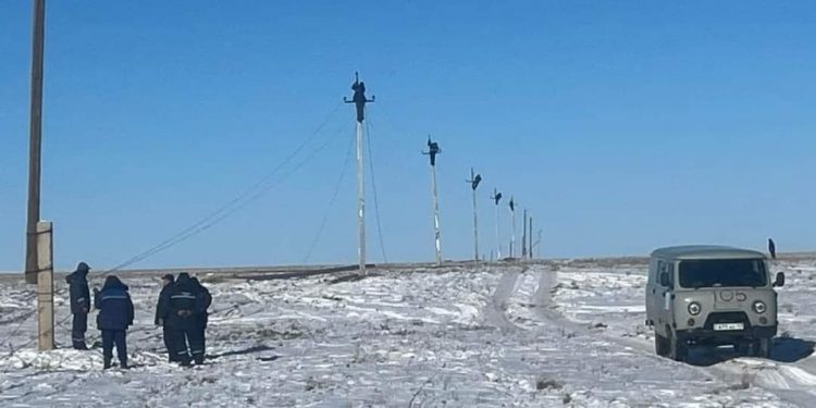 Созақ ауданында боран салдарынан құлаған электр бағаналары толық қалпына келтірілді