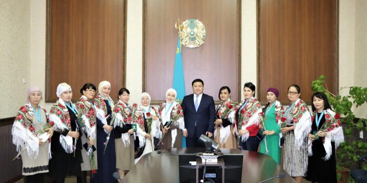 Аналарға «алтын алқа» табысталды