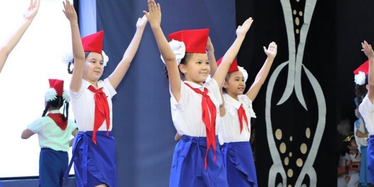 Кентау оқушылар үйіне — 65 жыл