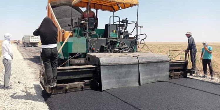 Келесте шалғайдағы қос ауылды жалғайтын жол жөнделіп жатыр