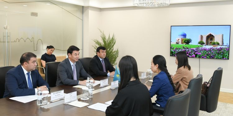 Дархан Сатыбалды Қытайдың бас консулымен кездесті