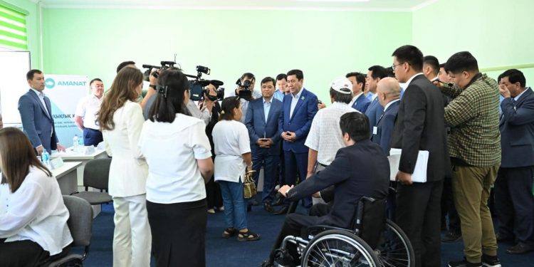 Ерлан Қошанов Түркістан облысының тұрғындарымен кездесті