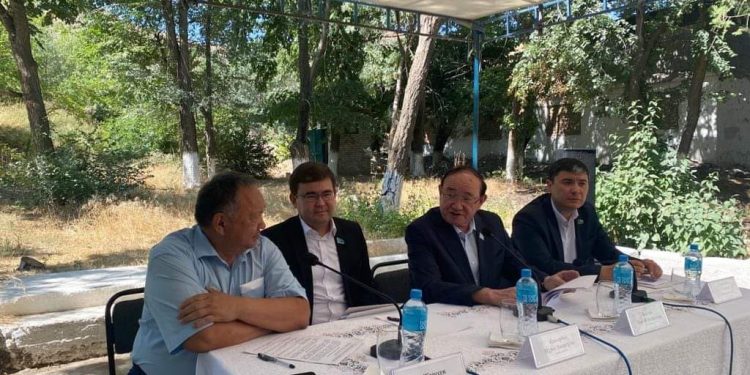 Сенат депутаттары Түлкібастағы әк зауытының жұмысымен танысты