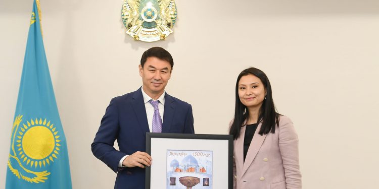 Дархан Сатыбалды «Қазпошта» АҚ басқарма төрағасымен кездесті