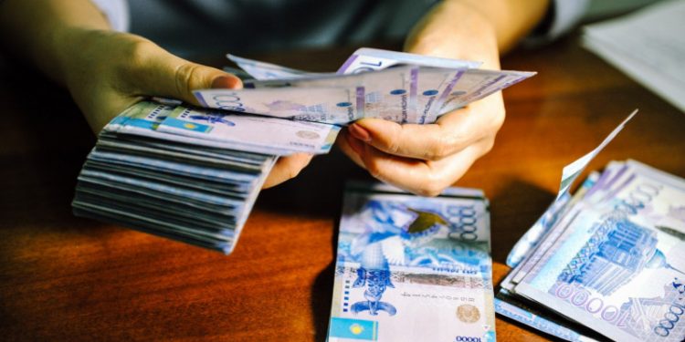 «Миллионер болмасаңыз, сізге 1 000 000 теңгені мен беремін»