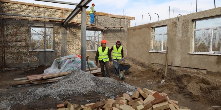 Төлебиде 80 орынға арналған оқушылар үйі салынуда