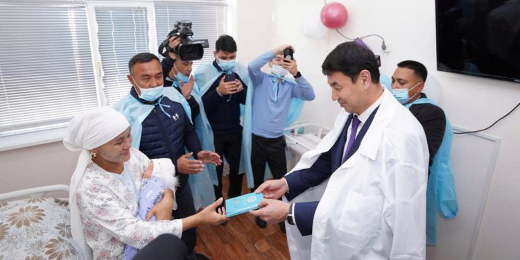 Түркістан облысында 20 миллионыншы тұрғынға құрмет көрсетілді