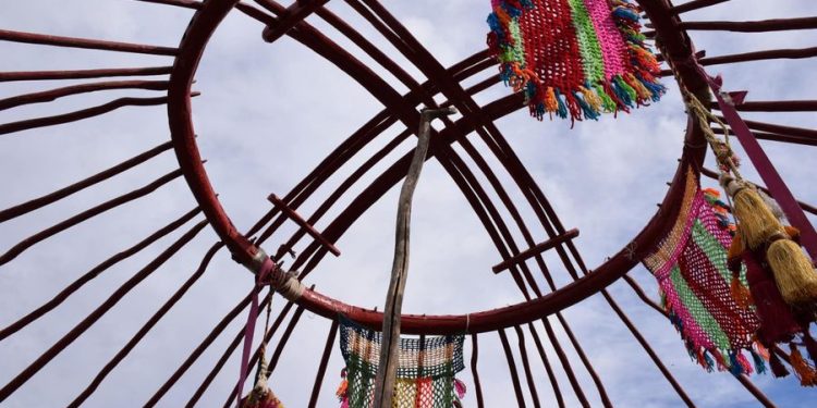 Түркістанда халықтың бірлігін бейнелейтін  киіз үй тігілді