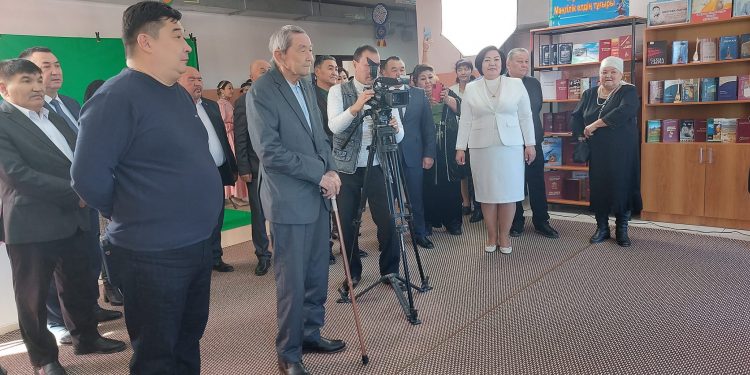 Ата-аналар мектептің тыныс-тіршілігімен танысты