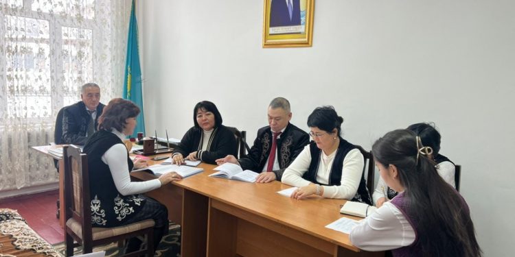 Түлкібастық әдіскерлер мұғалімдерге көмек көрсетті