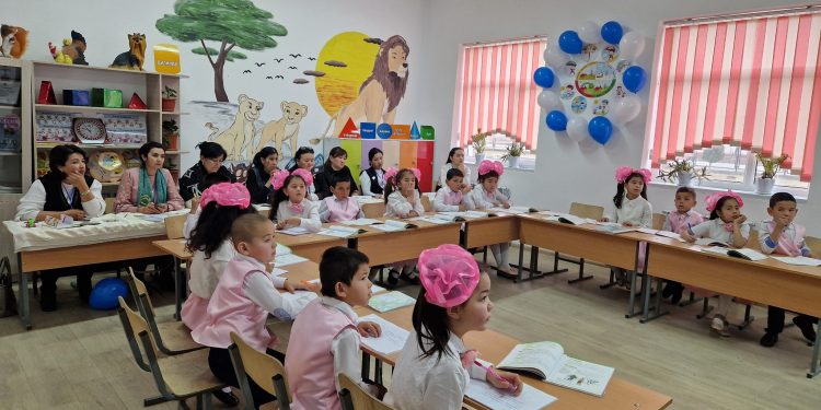 Саурандық мұғалімдер заманауи үлгіде сабақ өту тәжірибесімен бөлісті