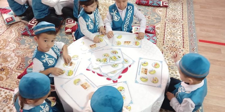 Түлкібастық әдіскерлер «Таңшолпанның» тәрбиешілеріне дәріс өтті