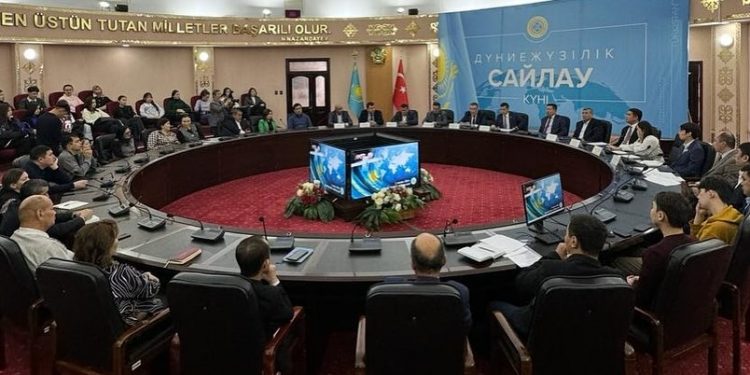 Түркістанда дүниежүзілік сайлау күніне арналған дөңгелек үстел өтті