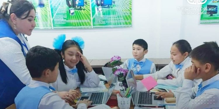 Қазығұрттық ұстаздар оқушылардың сабаққа деген ынтасын оятуға күш салуда
