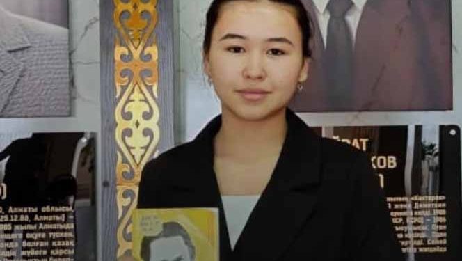 Мұқағали жырларын жатқа оқыды