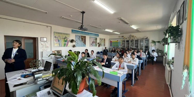 Шағын мектеп мұғалімдері тәжірибе алмасты