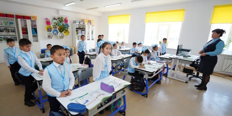 Дархан Сатыбалды Бәйдібек ауданындағы мектеп-интернаттың жай-күйімен танысты