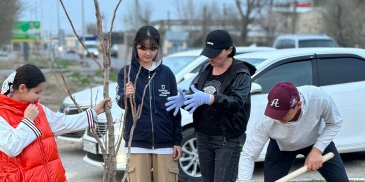 Бәйдібектіктер республикалық экологиялық акцияға отбасыларымен бірге атсалысуда