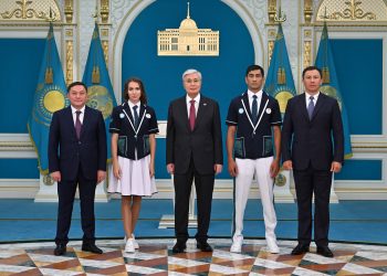 Президент ХХХІІІ жазғы Олимпиада ойындарына қатысатын Қазақстан құрама командасының мүшелеріне Мемлекеттік туды тапсырды