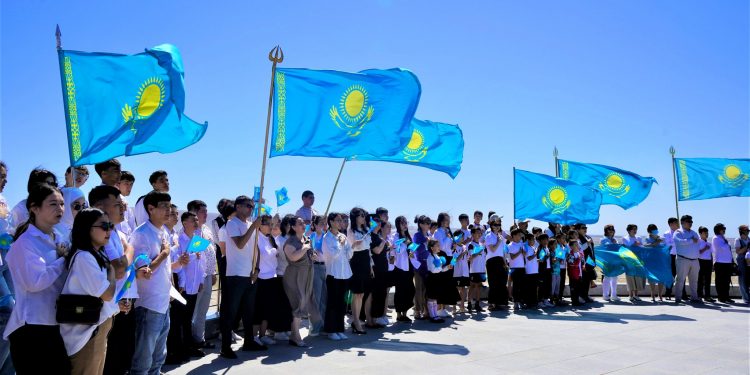 Мемлекеттік Рәміздер күнінде кентаулықтар Әнұранды бірге орындады