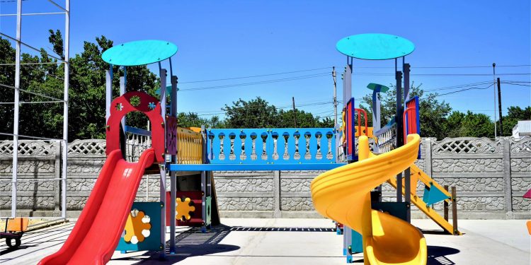 Кентауда балалар мерекесіне орай ойын алаңшасы ел игілігіне берілді